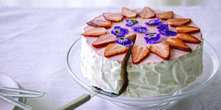 Myllyn Parhaan mansikka-Biscoff-täytekakku