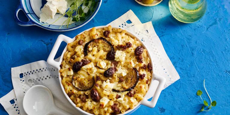 Myllyn Parhaan kreikkalainen makaronilaatikko munakoisolla