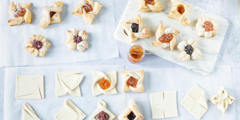 Joulutorttujen taittelu