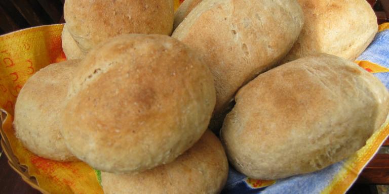 Aamulla leivottavat sämpylät