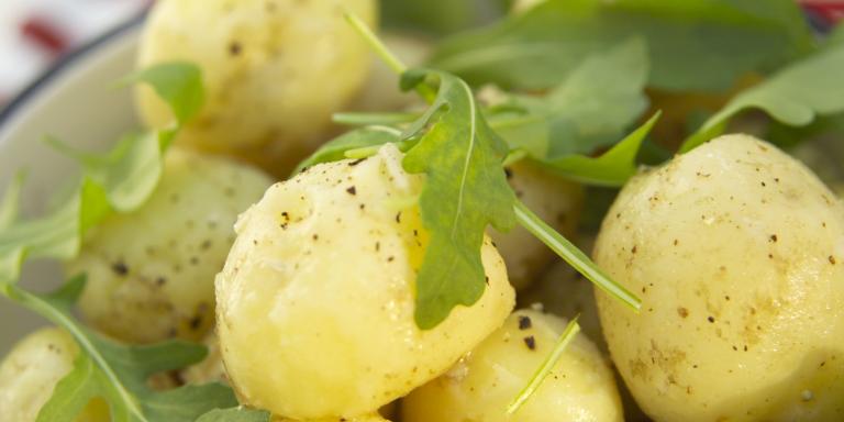 Rucola-perunasalaatti