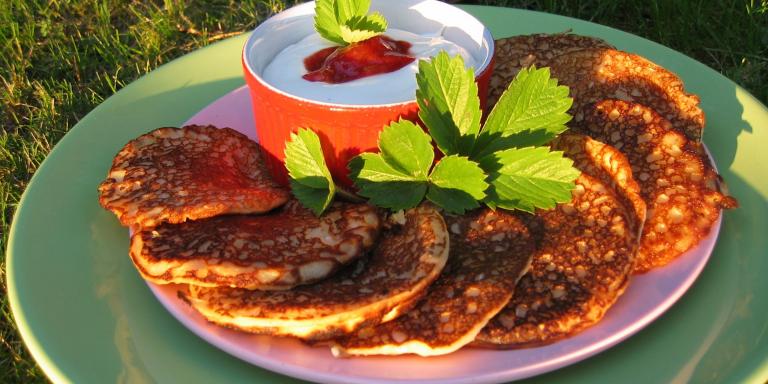 Kookosletut mansikoilla &amp;amp; valkosuklaarahkalla