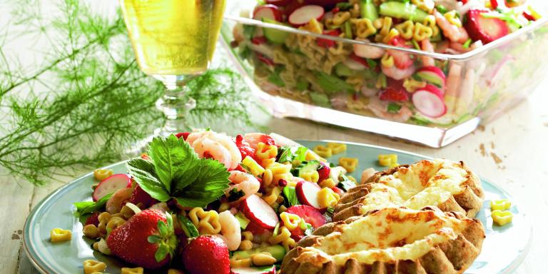Mansikkainen Pasta-Rapusalaatti