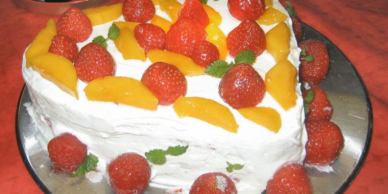 Sydän Täytekakku Mansikka-mango täytteellä