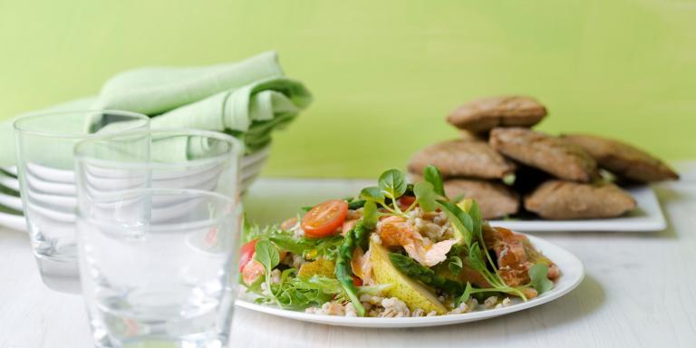 Keväinen Savukala-ohrasalaatti