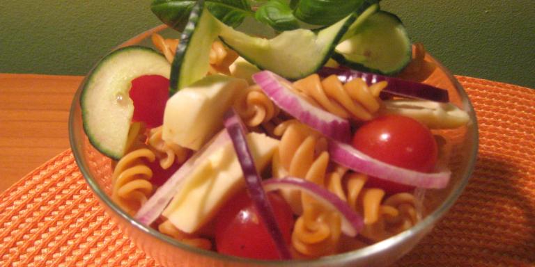 Tomaatti-Chili Pastasalaatti