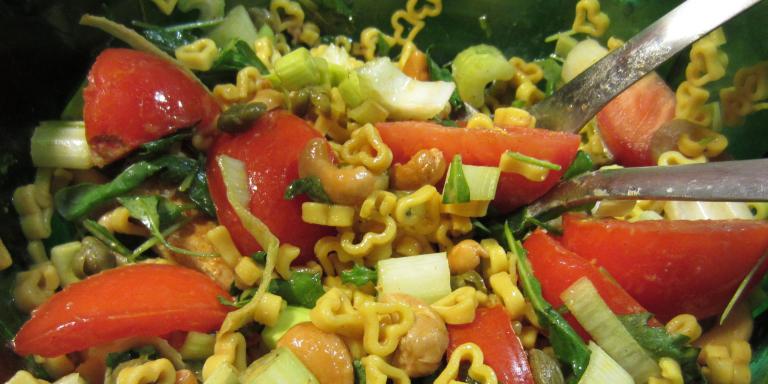 Romana-pastasalaatti