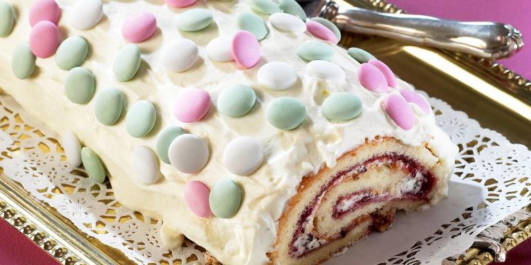 Kääretorttu ranskalaisilla pastilleilla