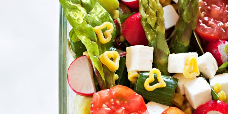 Raikas Sydänmakaronisalaatti