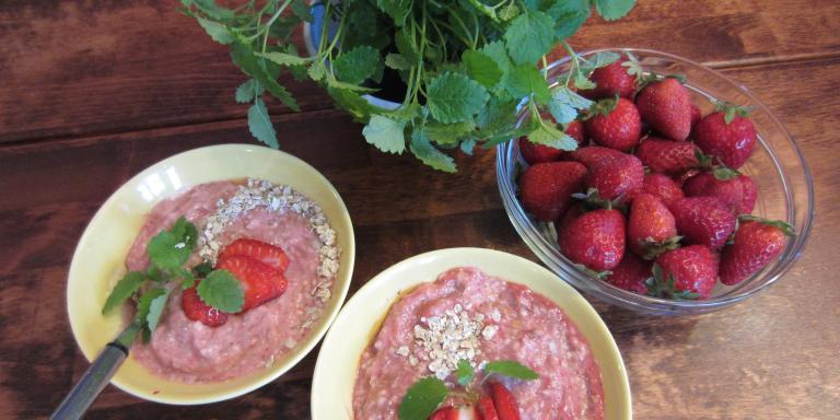 Raparperi-mansikkatuorepuuro