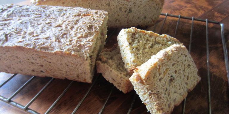 Mausteinen porkkanaleipä