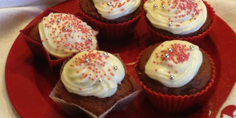 Kuppikakut taatelikakkutaikinasta