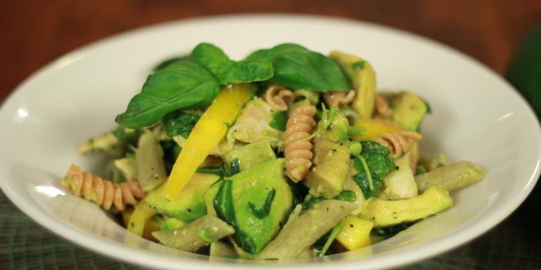 Avokadosalaatti Makupastoilla