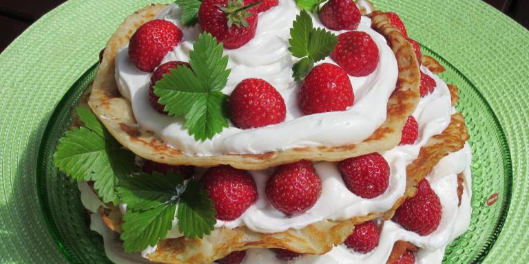 Lettukakku mansikoilla