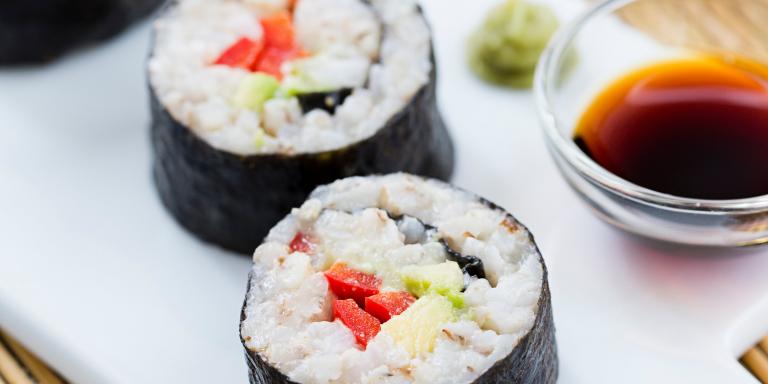 Sushit ohrasta avokadotäytteellä