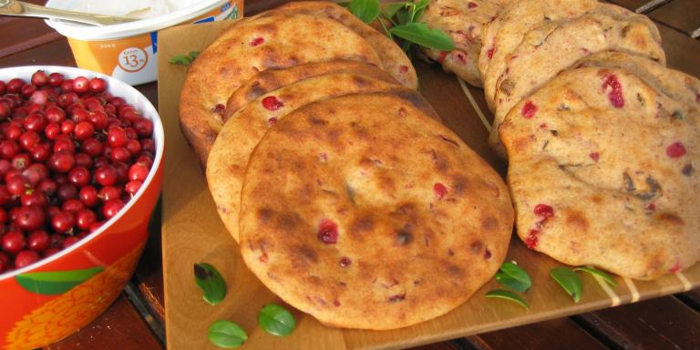 Puolukka-taatelirieskaset