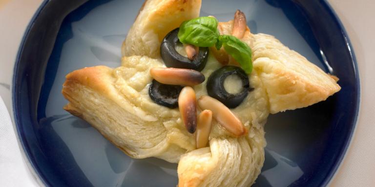 Sinihomejuusto-Oliivi Tähtitortut