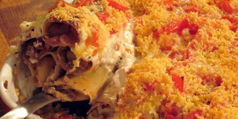 Hedelmä-jauhelihatäytteiset cannelonit