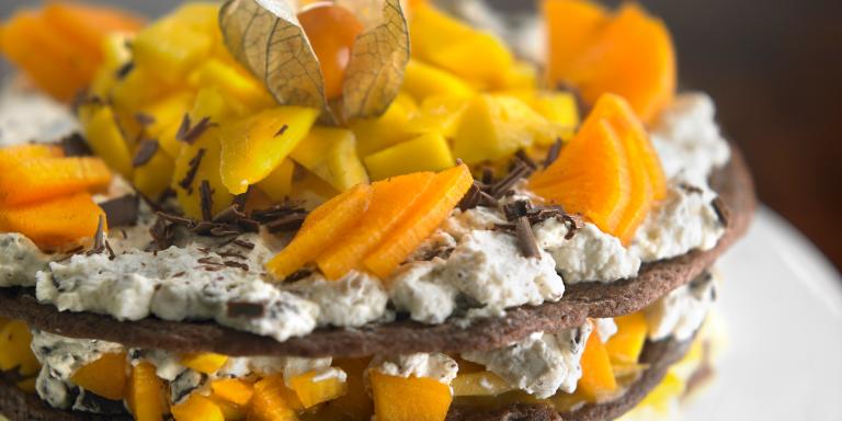 Suklaatäytekakku suklaataikinaan