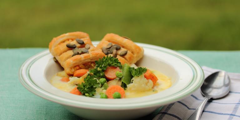 Kesäkeitto ja Kasvis-Juustopasteijat