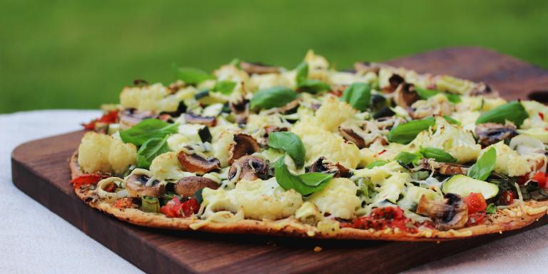 Kesäpizza Pyöreään Piirakkapohjaan