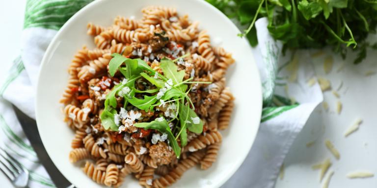 Aurinkokuivattu tomaatti-jauhelihakastike