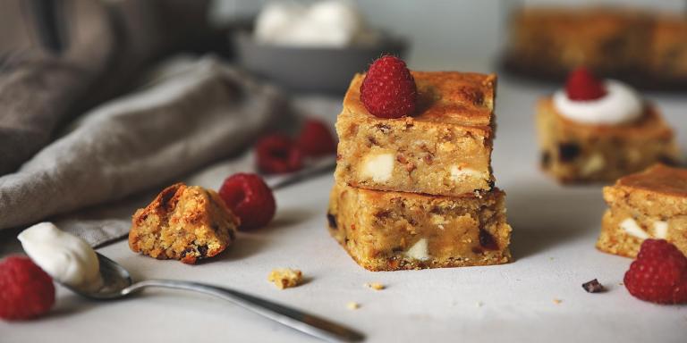 Blondies-valkosuklaapalat