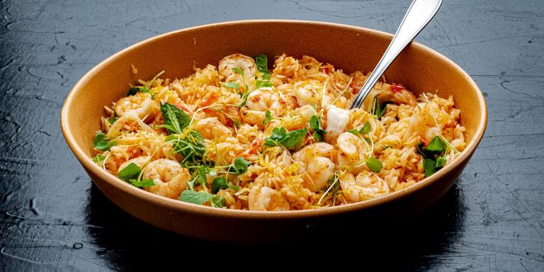 Fenkoli-minttu-riisipilahvi ja paistetut katkaravut