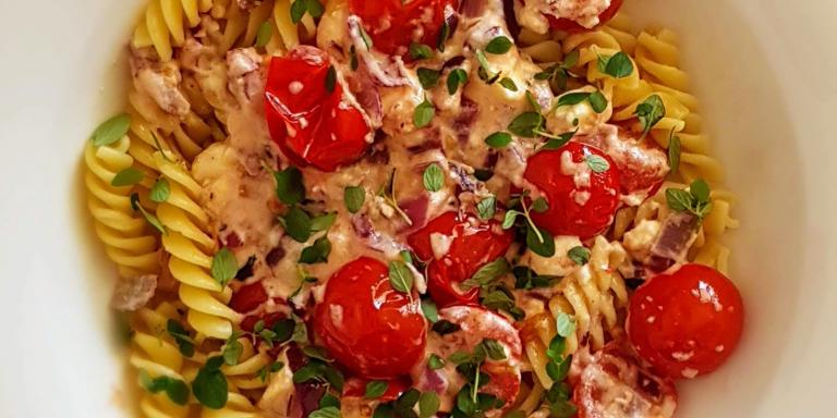 Feta-kirsikkatomaattipasta