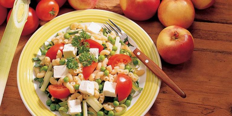 Fetamakaronisalaatti