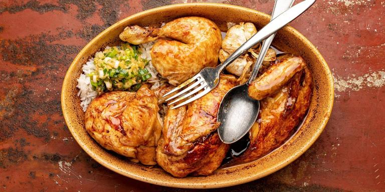 Hainan-chicken ja inkivääri-kevätsipulikastike