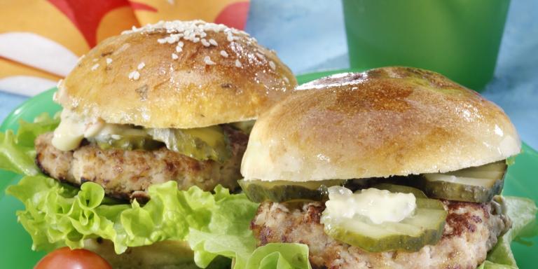 Värikkäät hampurilaissämpylät