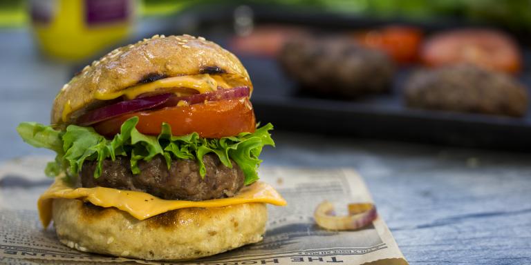 Hampurilaiset grillissä