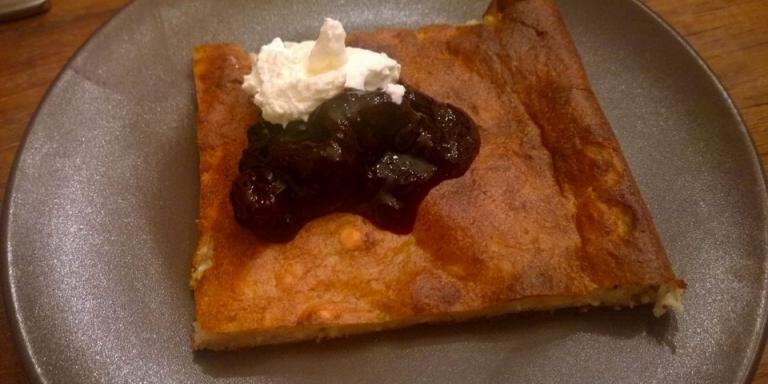 Hedelmäinen Ahvenanmaan pannukakku