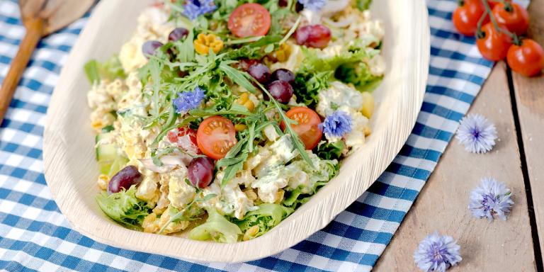 Hedelmäinen broileri-pastasalaatti