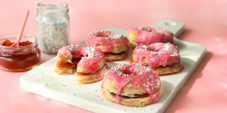 Helpot mansikkadonitsit