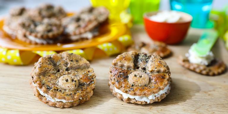 Helpot suolaiset keksit lastenjuhliin tai vappuun