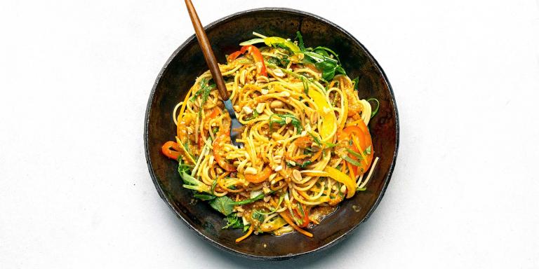 Inkivääri-maapähkinäspagetti