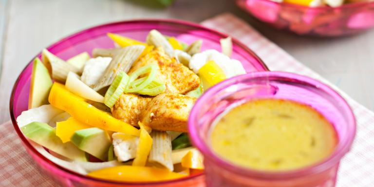 Kanapastasalaatti Avokadokastikkeella