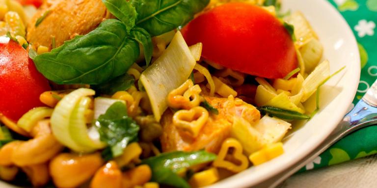 Kanasalaatti Kuitupastalla