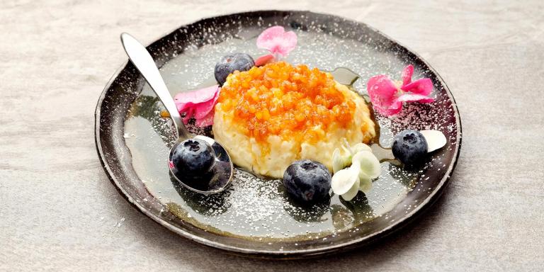 Karamellisoitu riisi-inkivääripudding