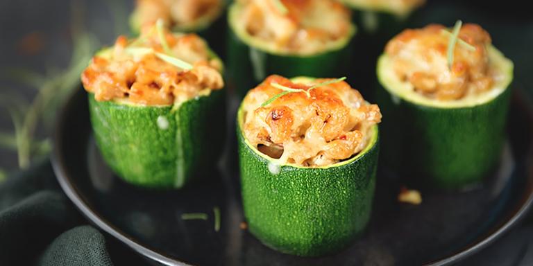 Kaurapastatäytteiset kesäkurpitsakupit