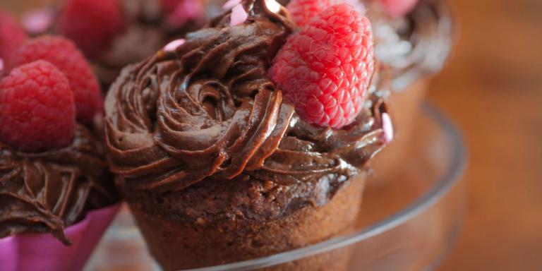 Kuppikakut ilman vehnää Avokado-suklaamoussella