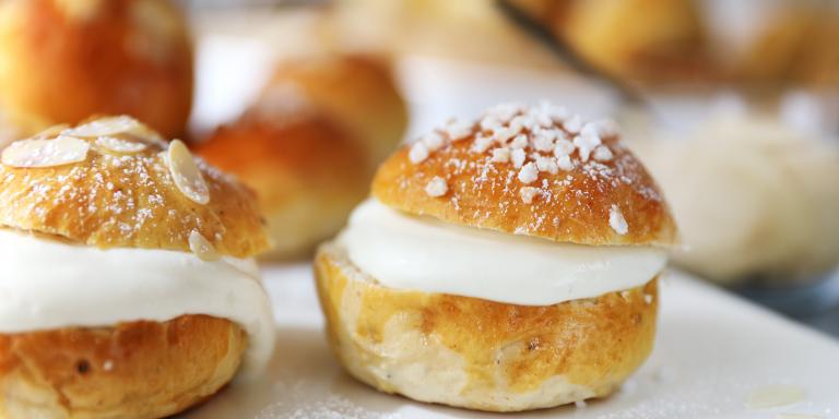 Laskiaispullat mantelimassalla