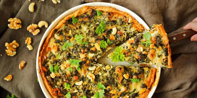 Lehtikaali-sinihomejuustopiirakka