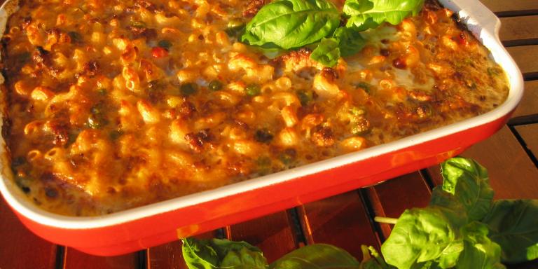 Liha-kasvismakaronilaatikko