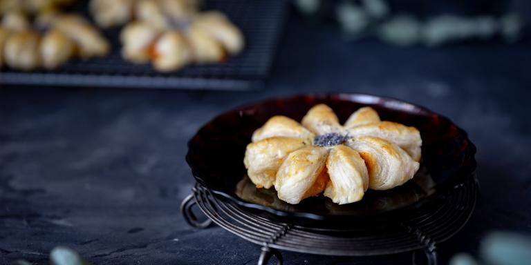 Lumihiutaletortut porkkanalaatikolla