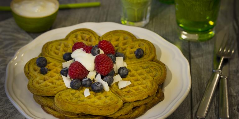 Matcha-tee aamiaisvohvelit