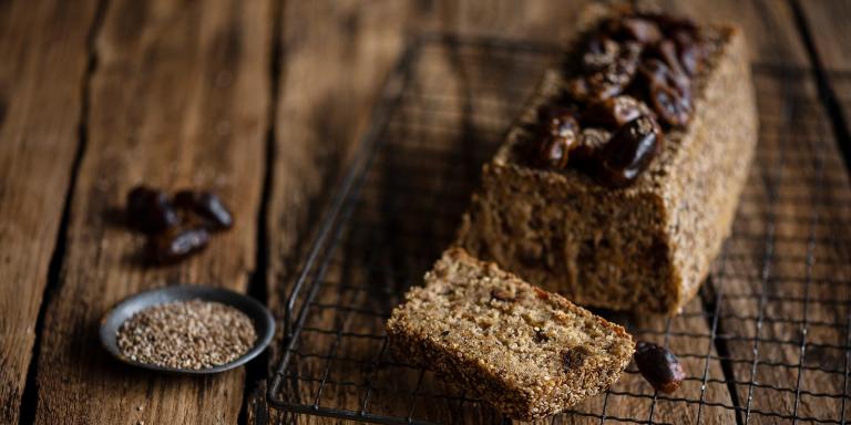 Mehevä taatelileipä
