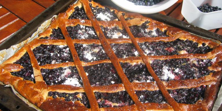 Mustikkapiirakka Pullataikinasta